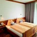 Edenhof * באד קליניקירשהיים