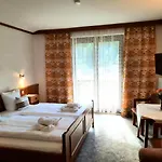 Edenhof Apartment *