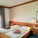 Edenhof * באד קליניקירשהיים